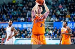 关于上海男篮以突出表现领先进入季后赛的信息
